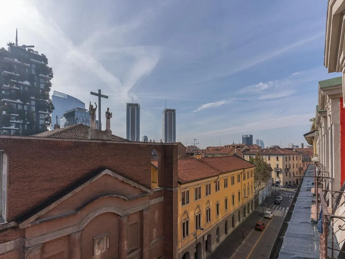 The Best Rent - One Bedroom Apartment Near Bosco Verticale Milan 0*,  Italy