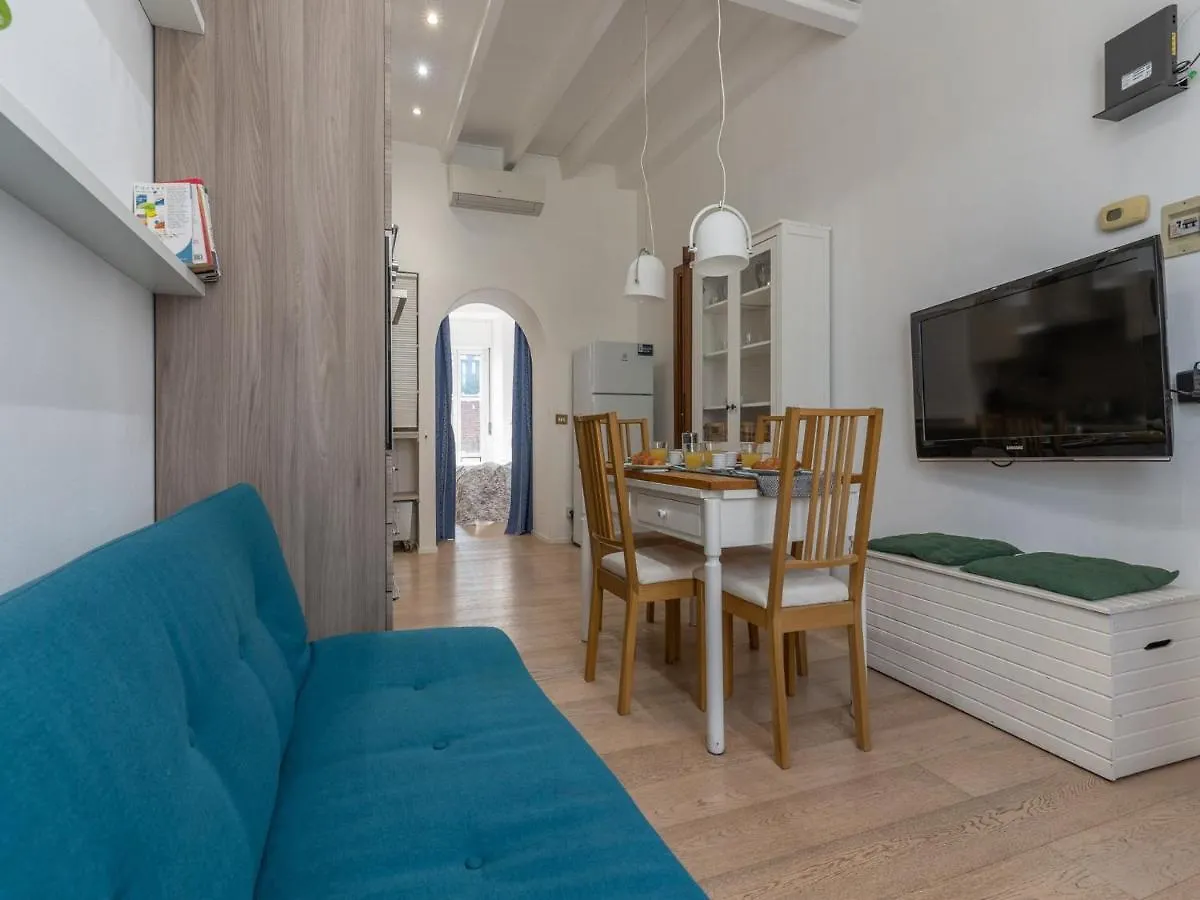 The Best Rent - One Bedroom Apartment Near Bosco Verticale Milan Italy