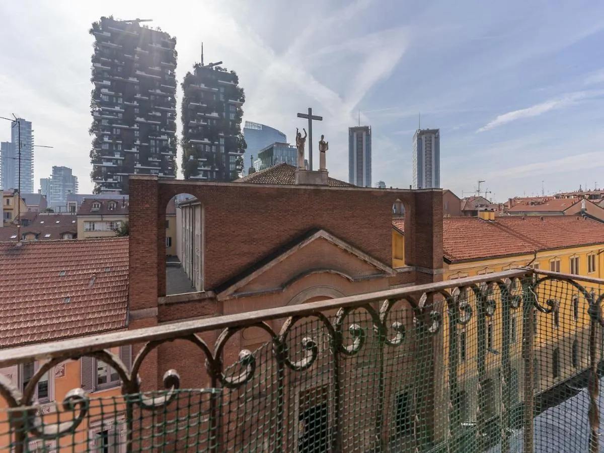The Best Rent - One Bedroom Apartment Near Bosco Verticale Milan 0*,  Italy