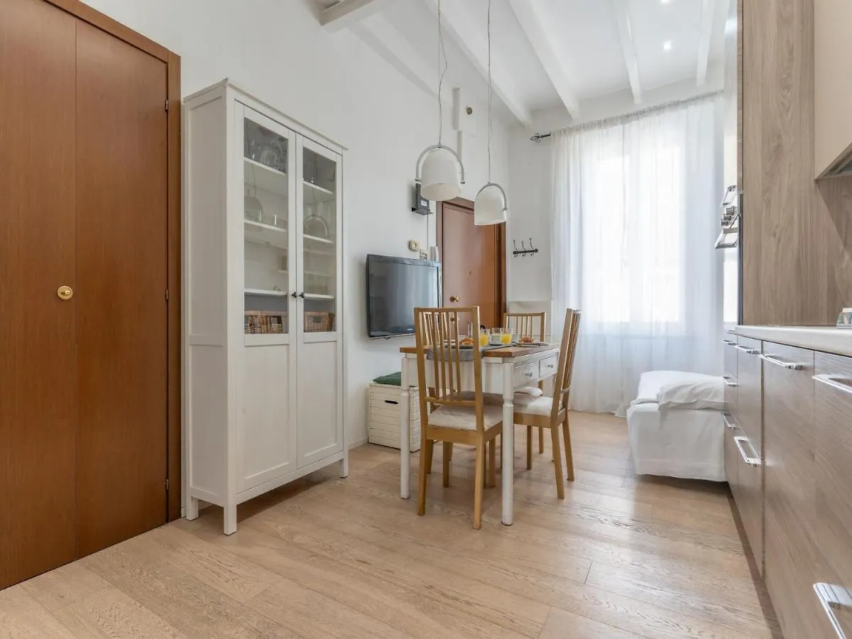 The Best Rent - One Bedroom Apartment Near Bosco Verticale Milan 0*,